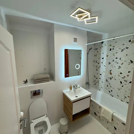 Cozy Two Bedroom Apartment *