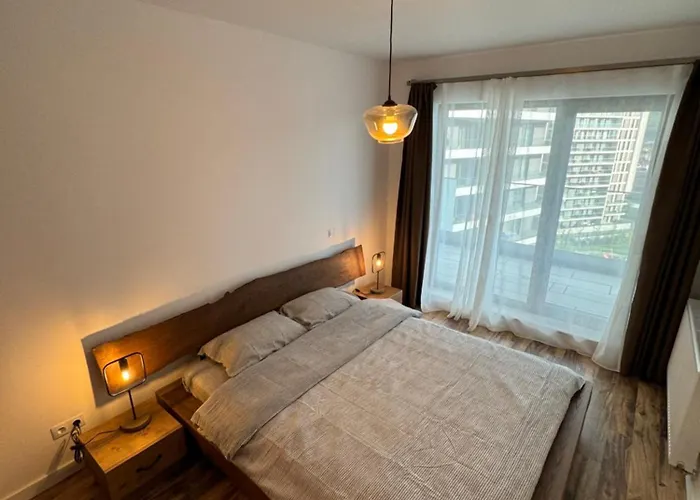 Cozy Two Bedroom דירה